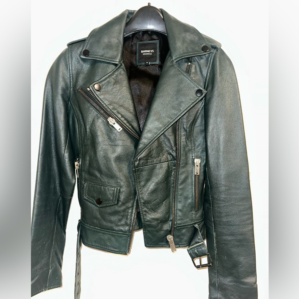 Barney’s Originals size 6 (XS) dark green 100% leather jacket. Great condition